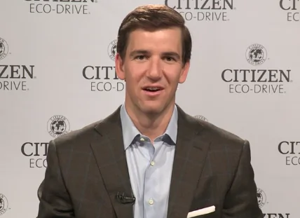 NY Giants Quarterback Eli Manning Helps Reward Merit Scholarships
