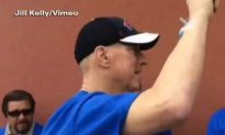 Jim Kelly Gives Emotional Thanks to Crowd After Radiation Treatment