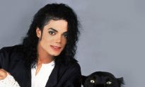 Michael Jackson Appears As A Hologram At Billboard Music Awards