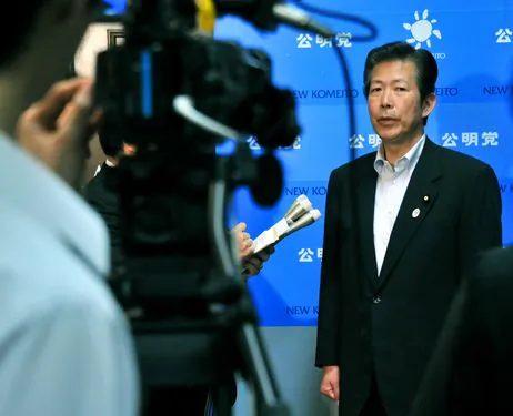 Abe Begins Long Process of Convincing New Komeito to Change Stance on Collective-Self Defense