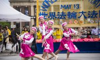 Children Share Beauty of Falun Dafa at Union Square