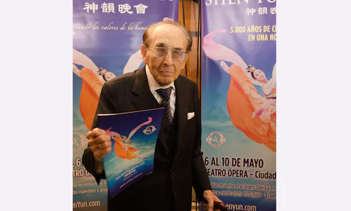 Carlos Fayt, a member of the Argentina Supreme Court, attends Shen Yun's opening performance at the Teatro Ópera Citi on May 6, 2014. (Elina Villafañe/Epoch Times)