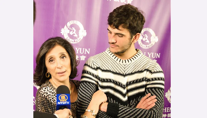 BUENOS AIRES—Silvia Majdalani, an Argentinian official: Shen Yun performers, "I congratulate them, I'm so glad you came. This is the third time they come to Buenos Aires, and God willing, the fourth time, that will be next year, will have a resounding success. Because the Argentine people will know what Falun Dafa is and will have learned to appreciate it." Pedro Robledo, coordinator of the Thinking Foundation: Shen Yun, "It’s divine, it’s a spectacular show." The performance, "it talks of spirituality, talks about religion , discusses several important things for Chinese culture that one , at times, for being on the other side of the world, doesn’t know about, and it’s more than important to know them because it touches the spirit. And sometimes in a world that’s pretty crazy, it’s good to slow down and think about the importance of the inside." (Courtesy of NTD Television)