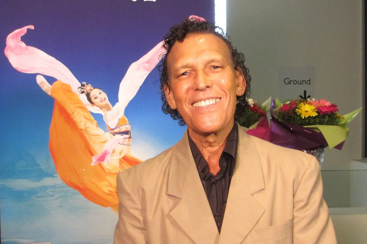Bernie Baroco Brown enjoys Shen Yun Performing Arts at the Gold Coast's Arts Theatre, on April 25. (Cathy Chan/Epoch Times)