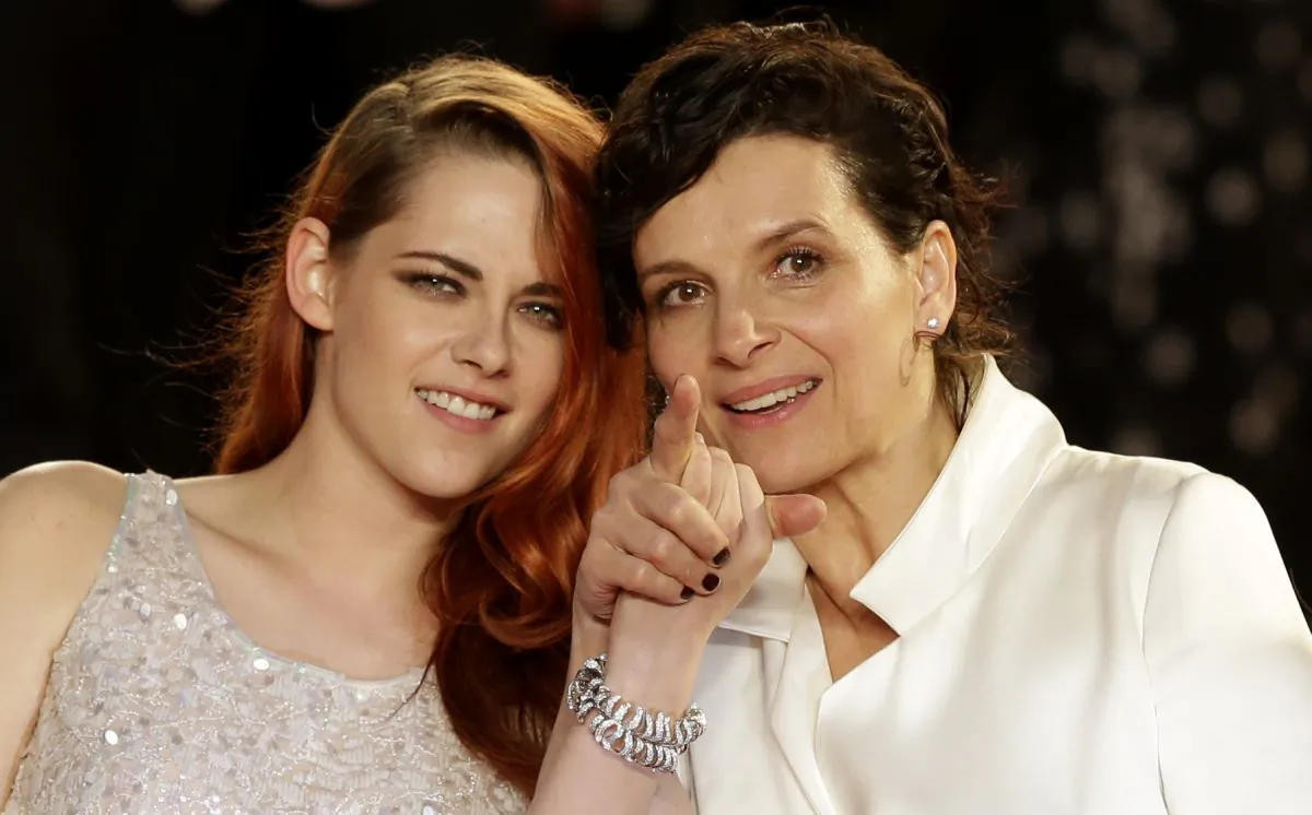 Actress Kristen Stewart, left, and actress Juliette Binoche pose for photographers following the screening of Sils Maria at the 67th international film festival, Cannes, southern France, Friday, May 23, 2014. (AP Photo/Thibault Camus)