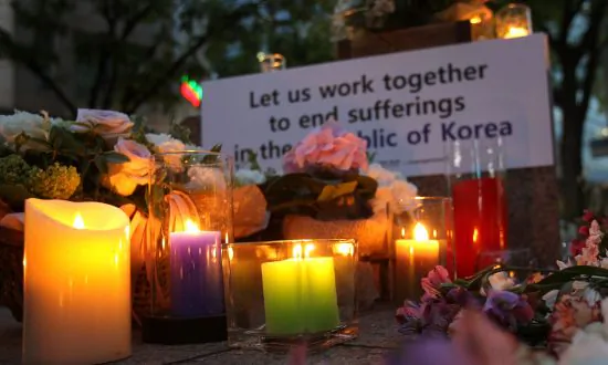 Civilian Search Diver Dies Looking for South Korea Ferry Bodies (video)