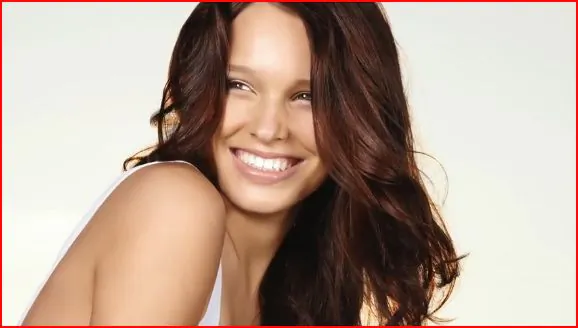4 Natural Remedies to Whiten Teeth (Video)