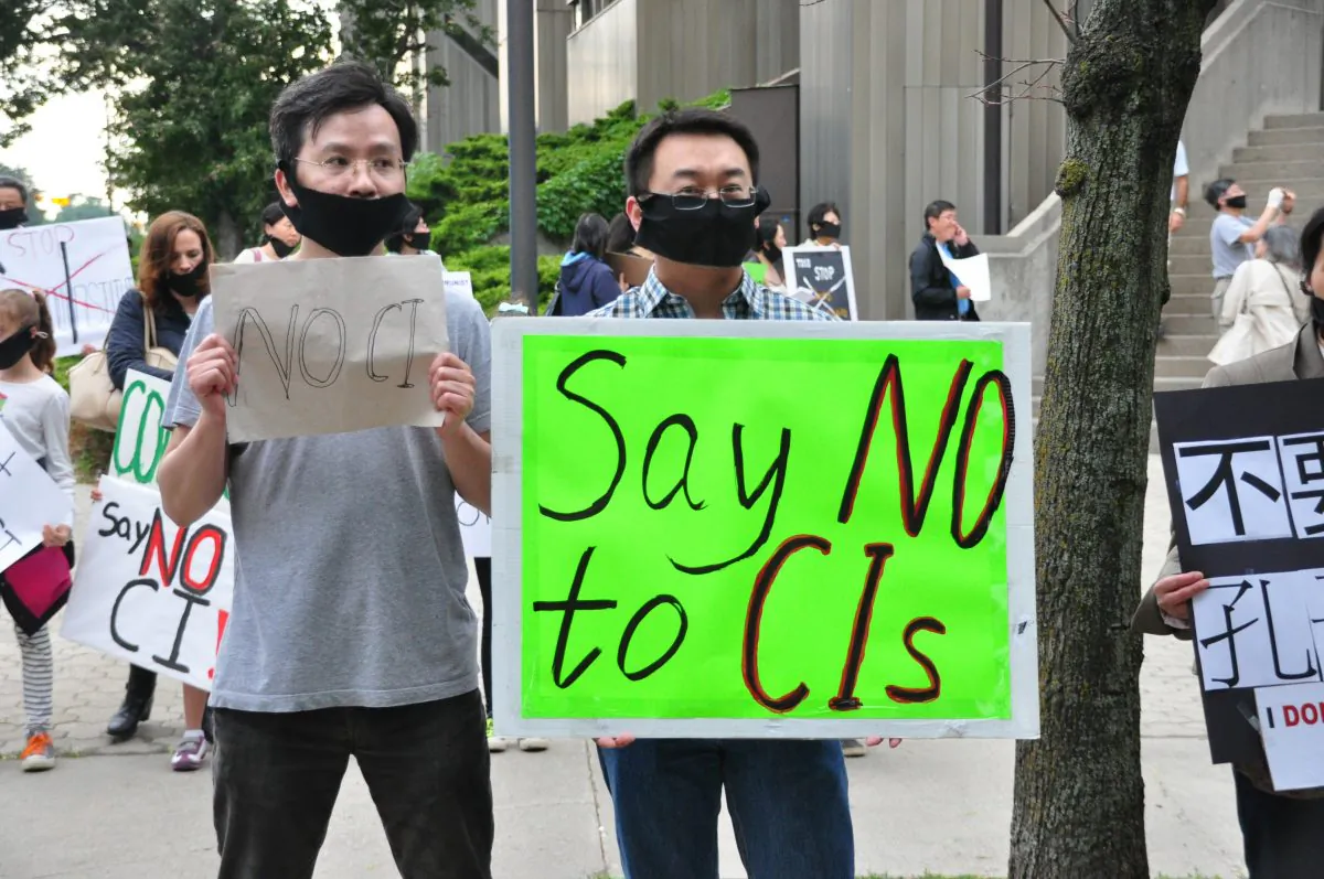 Protesters demonstrate outside the Toronto District School Board on Jan. 11, 2014, urging the board not to implement a Confucius Institute program in Toronto schools. (Allen Zhou/The Epoch Times)