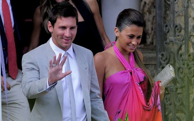 Antonella Roccuzzo, Lionel Messi Girlfriend, Cheers on Argentina ...