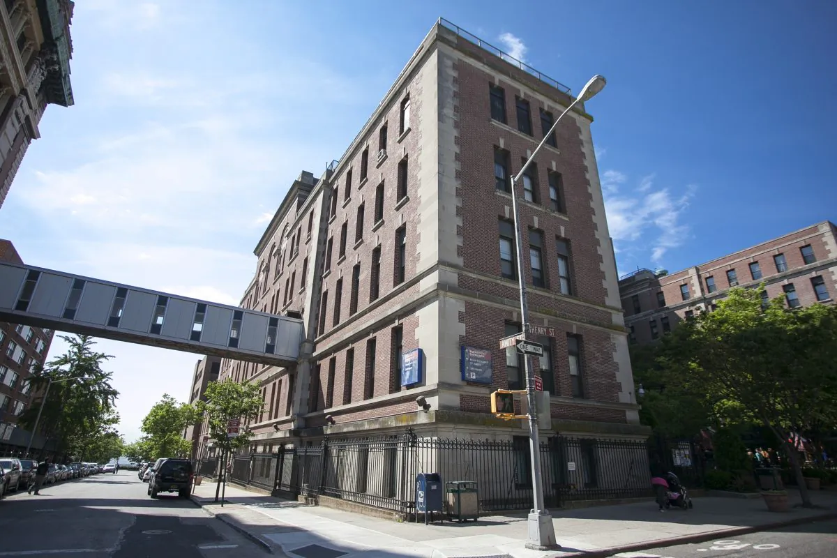 The exterior of Long Island College Hospital in Cobble Hill, Brooklyn, May 29. It closed most of its facilities May 22 and is currently only accepting emergency patients. (Samira Bouaou/Epoch Times)