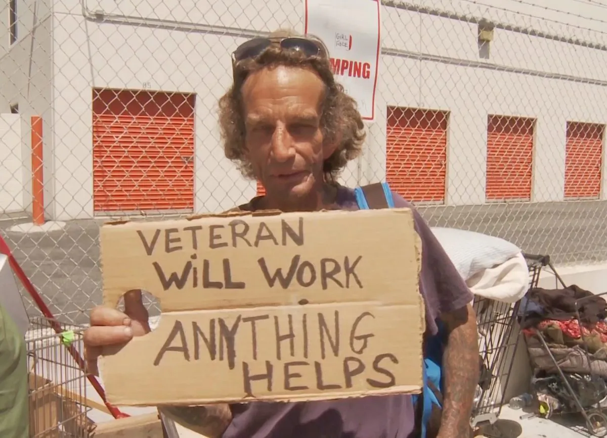 Homeless veteran Dermott McCarthy asks for help on the streets of Venice, Calif., on June 20, 2014. (Eric Zhang/Epoch Times)
