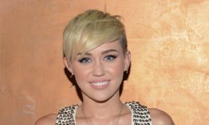 Miley Cyrus Instagram, Twitter: 'Wrecking Ball' Takes VMA; Facebook Post Raise Awareness About 'Youth Homelessness'