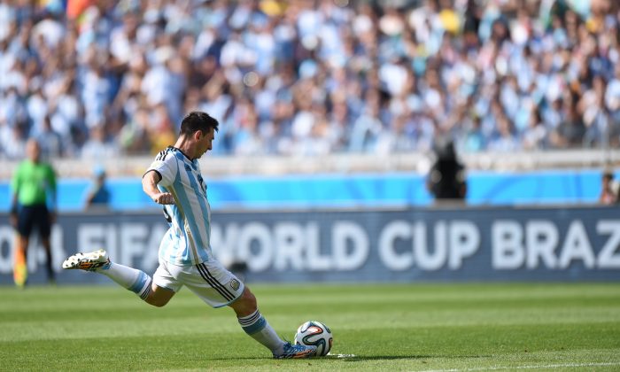 Lionel Messi Free Kick Video Today Argentina Barcelona Star Clears The Wall And The Bar Too