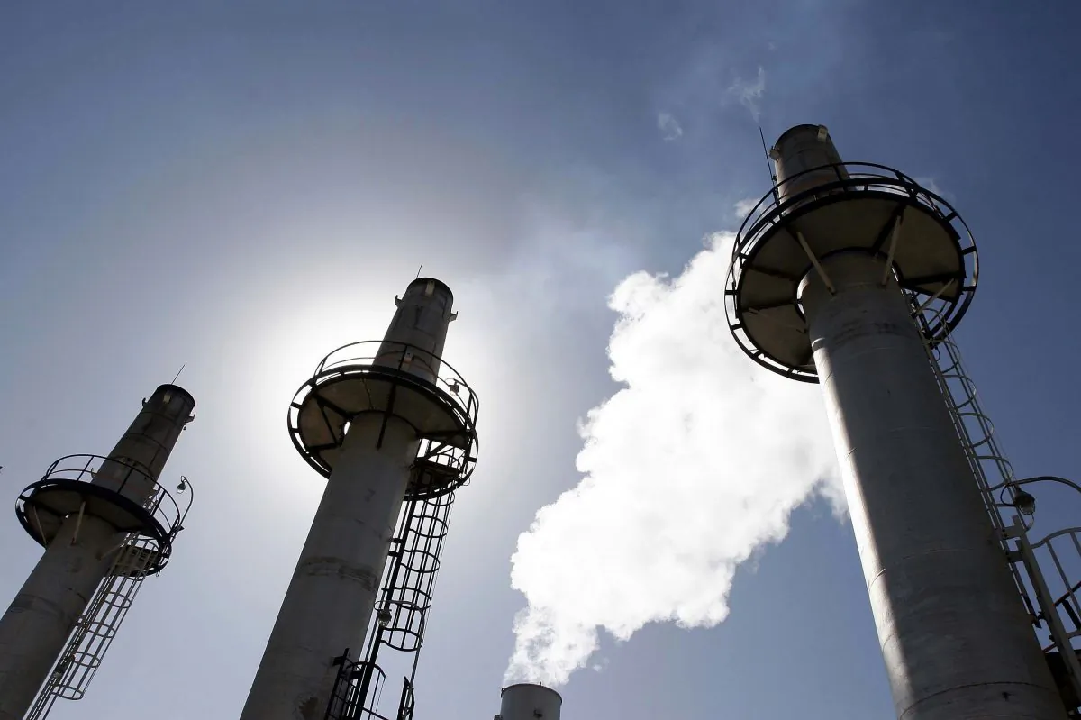Iran's controversial heavy water production facility is seen in this general view, October 27, 2004 at Arak, south of the Iranian capital Tehran. (Majid Saeedi/Getty Images)
