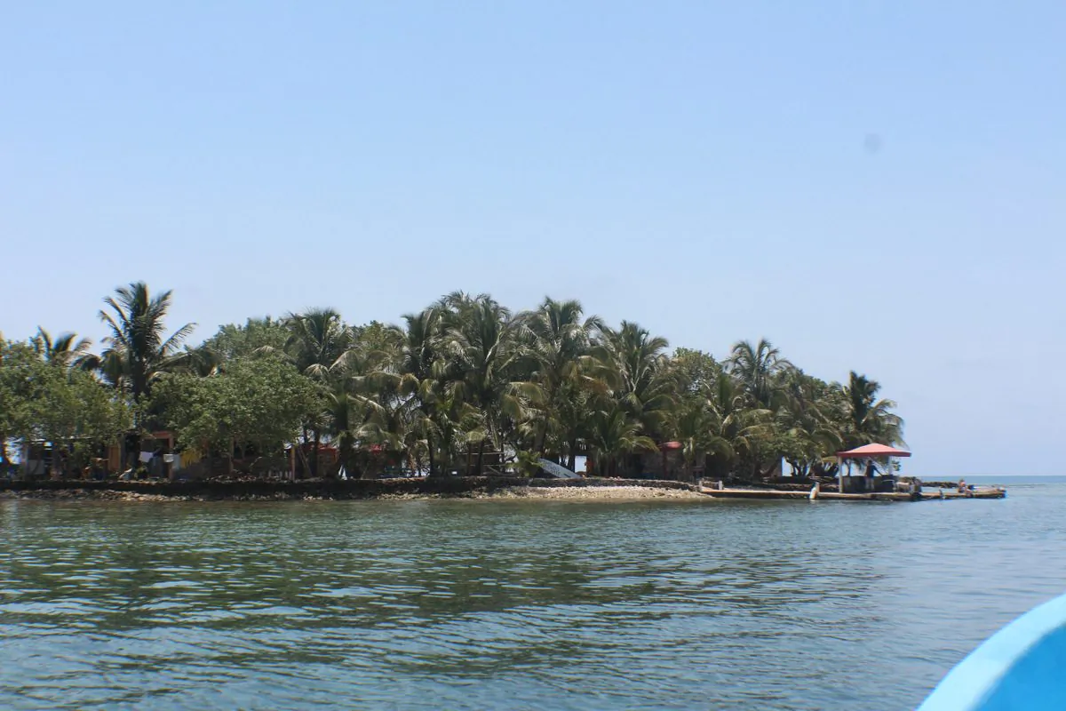 Tom Owen's Caye in the Sapodilla Cayes of Belize. A one acre picturesque island. (Myriam Moran copyright 2014)