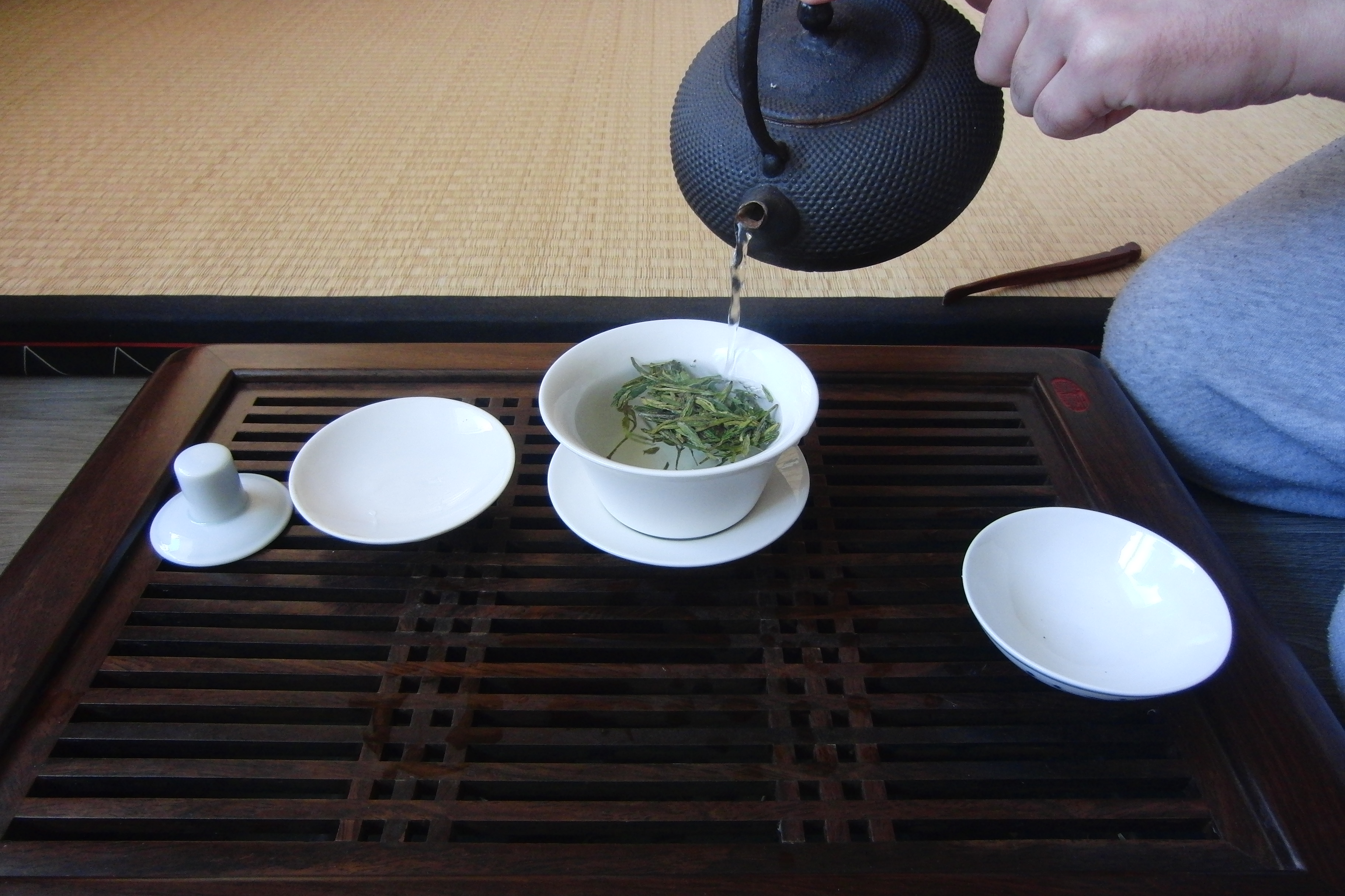 Gaiwan (Lidded Bowl) Tea Brewing