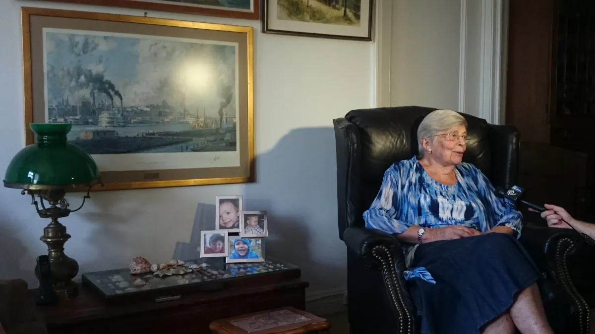 Jean Kiskaddon in her apartment in The Williams Residence on the Upper West Side, June 18, 2014. (Catherine Yang/Epoch Times)