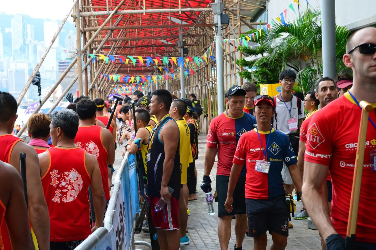 Boat crews getting ready to take part in the Hong Kong International Dragon Boat Races in Victoria Harbour on Saturday June 7. (Bill Cox/Epoch Times)