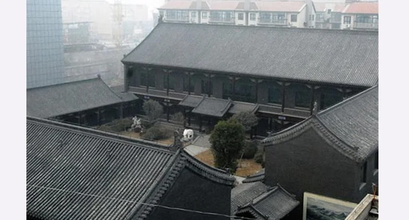 A house belonging to Gu Junshan, a former top official in China's military who was taken down in a corruption probe. Chinese officials are hurriedly attempting to offload real estate as requires for disclosing assets are trialed in parts of the country. (Screenshot/chinaluxus.com)