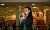 Author Diana Gabaldon Reaches Out to Fans