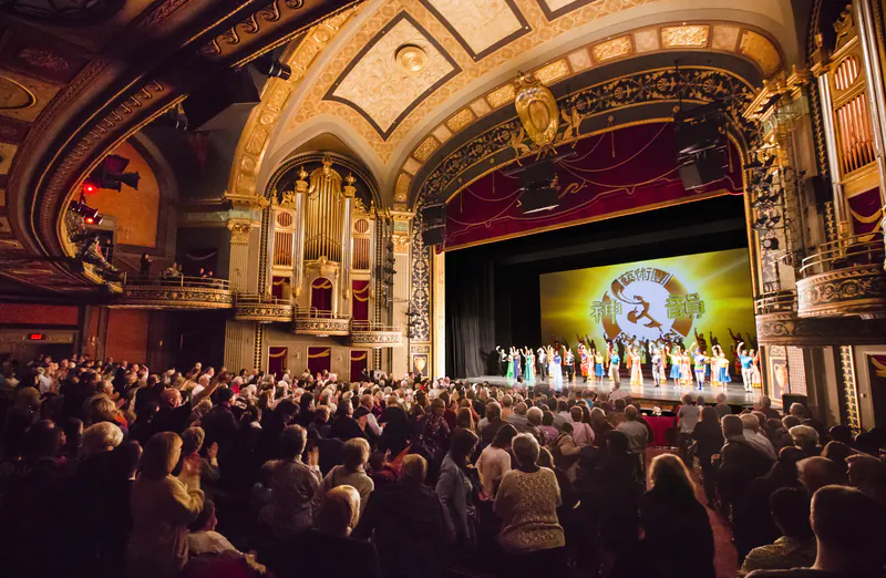 Curtain call at the Shen Yun Performing Arts performance in Waterbury, Conn. on March 8, 2014. During the 2014 world tour, which ended in May, Shen Yun Performing Arts’s four companies performed over 400 shows in 117 cities in 19 countries around the world, spanning five continents. (Edward Dai/Epoch Times)