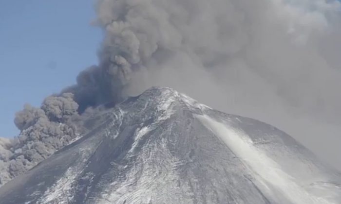 Alaska Volcano's New Eruption (Video) | The Epoch Times