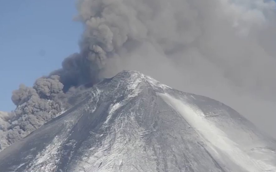 Alaska Volcano's New Eruption (Video)