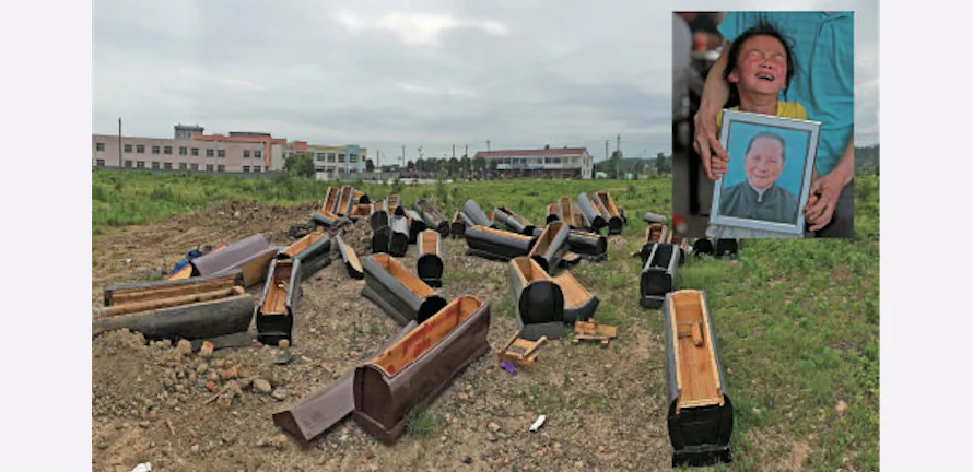 Several dozen confiscated coffins are dumped outside the Xindian Village of Tongcheng, Anqing City, May 24, 2014.
In the small insert at top right, seven-year-old Hu Menghan weeps while holding a portrait of her late grandmother, 83-year-old Zheng Shifang. Zheng hanged herself on May 23 to avoid being cremated under the new law taking effect June 1. Luting Village, Luting Township in Tongcheng, Anqing City, Anhui Province, May 24, 2014. (Epoch Times)