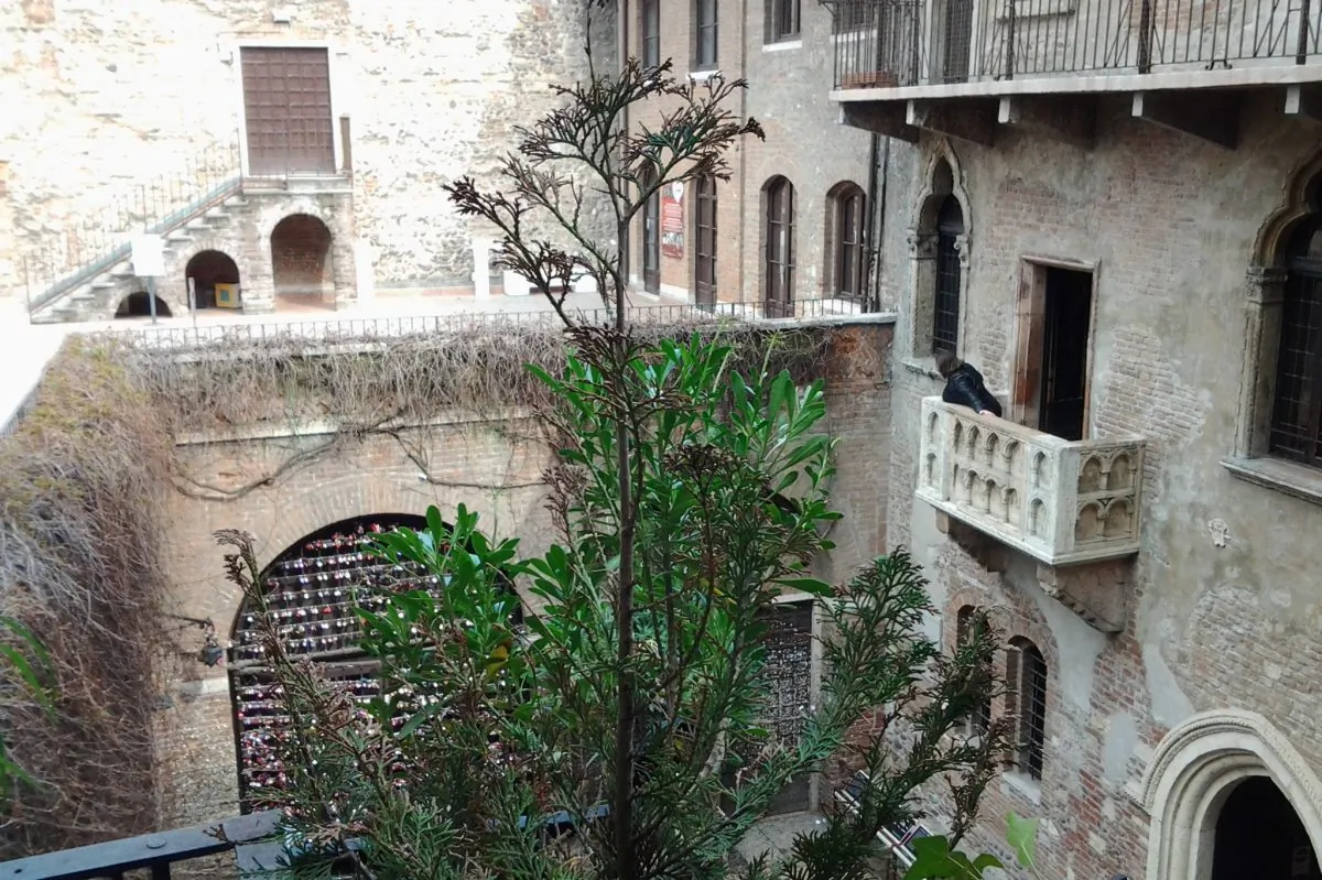If you stay at the Sogno di Giulietta boutique hotel, you’ll be able to view the balcony from your hotel room well away from the crowds. In the evening the courtyard is closed to the public and is beautifully quiet. (Lorenza Bacino)