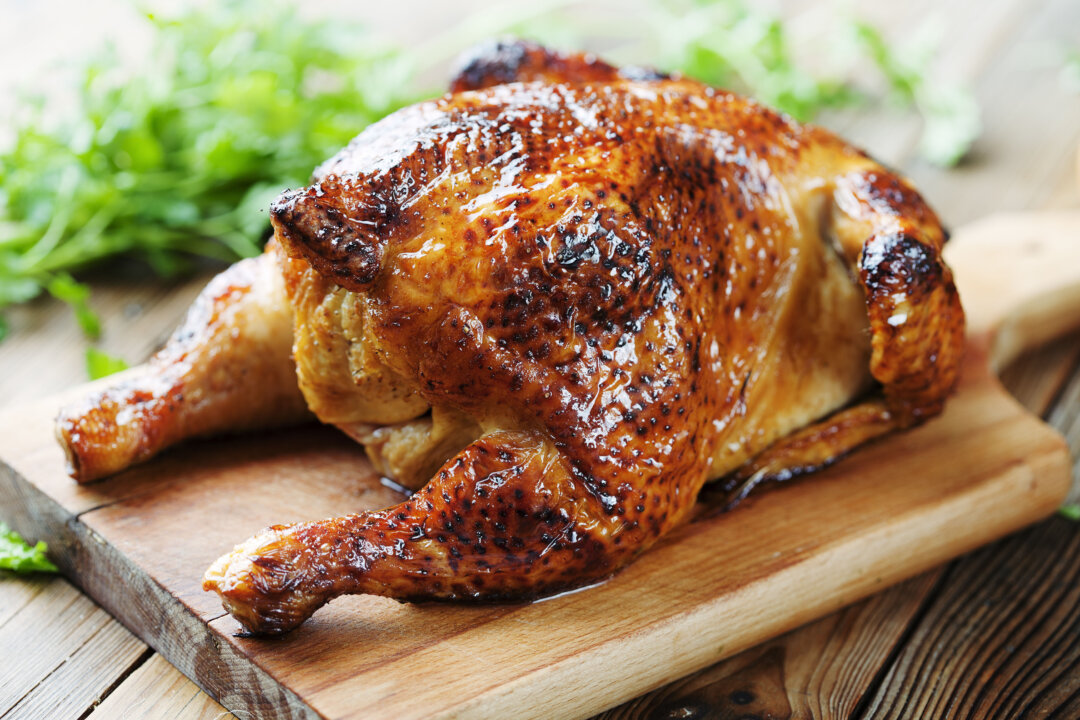 Thoroughly cooking chicken will kill any harmful bacteria, says the U.K.'s Food Standards Agency.(Liv Friis-Larsen)