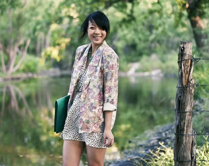 When mixing prints, don't forget to have fun with them. (Photo by Diyainherstilettos.com)