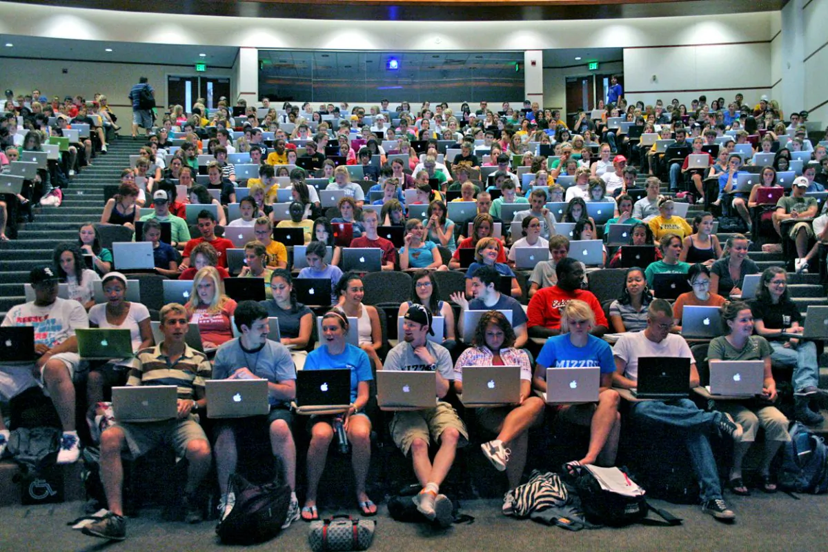 How to navigate the sea of laptops. (Brett Jordan, CC BY*)