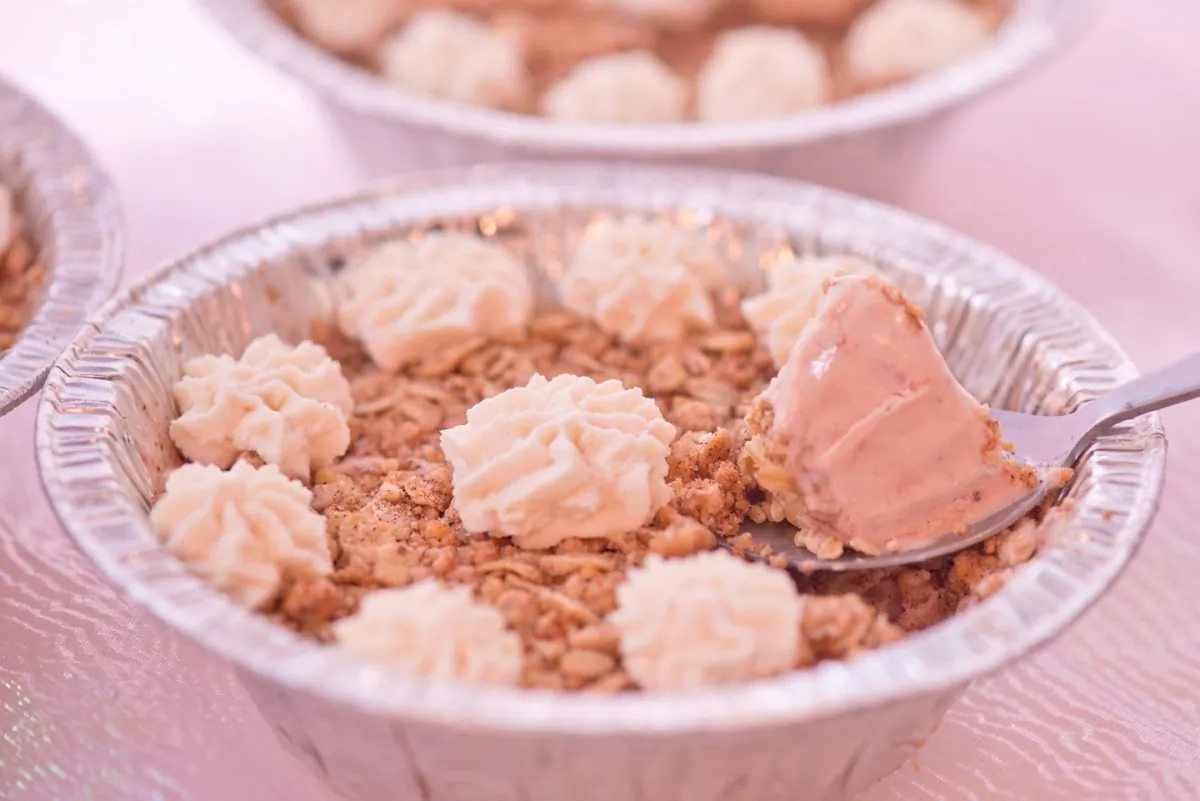 Mini strawberry-rhubarb crisp ice cream pies. (Cat Rooney/Epoch Times)