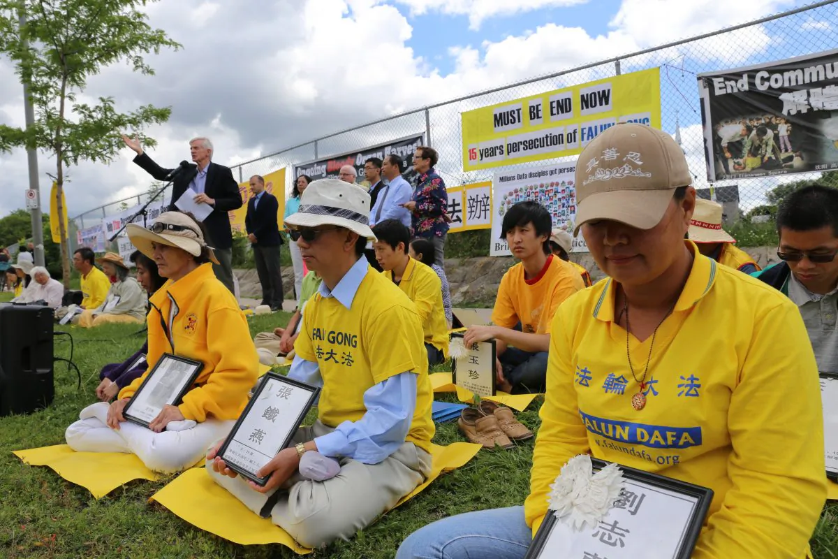 Former MP and Secretary of State David Kilgour condemns the practice of live organ harvesting of Falun Gong prisoners of conscience in China while speaking at a July 17, 2014, event in front of the Chinese embassy in Ottawa to mark 15 years since the persecution of Falun Gong began in China. (Donna He/Epoch Times)