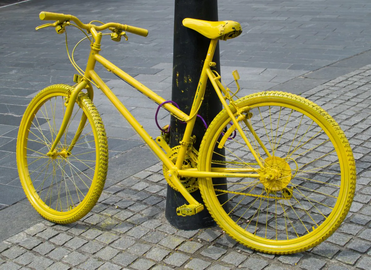 One of the many bicycles painted yellow to be seen around Yorkshire before and during the UK Grand Départ of the Tour de France. (Epoch Times)