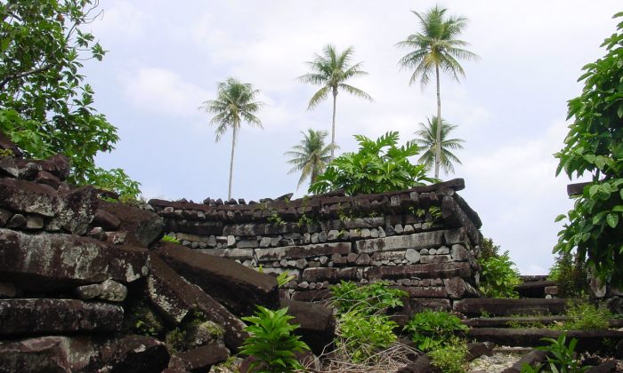 Nan Madol ruins (CT Snow via Wikimedia Commons)