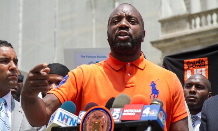 Actor and Philanthropist Malik Yoba, speaks about how he was shot when he was 15 years old walking home from a Manhattan city school, at City Hall, on June 30, 2014. (Benjamin Chasteen/Epoch Times)