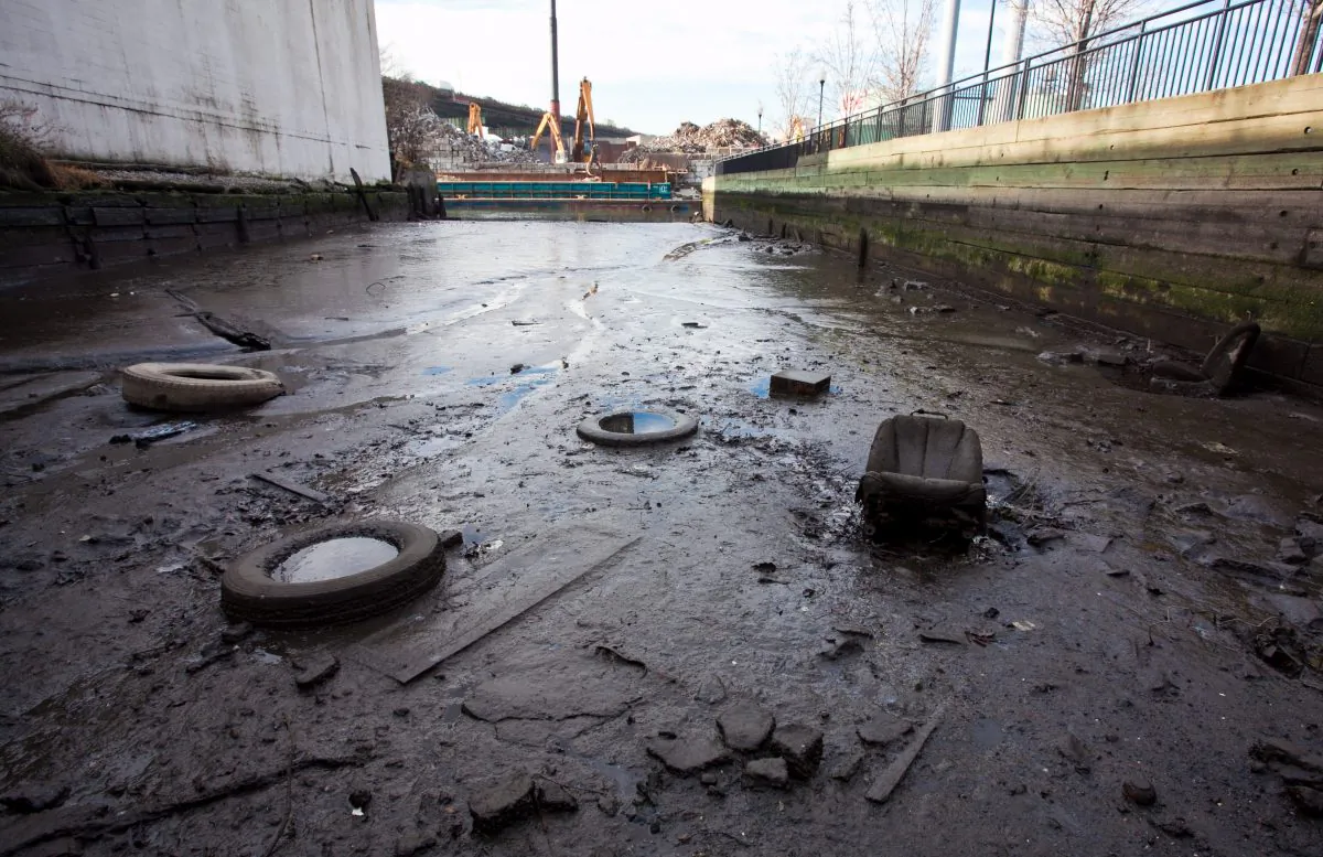 Trash and sludge are visible in the heavily polluted Gowanus Canal on Jan. 24, 2012. (Epoch Times)