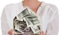 Here’s Exactly How Much Beautiful People Benefit From Looking Good (Video)
