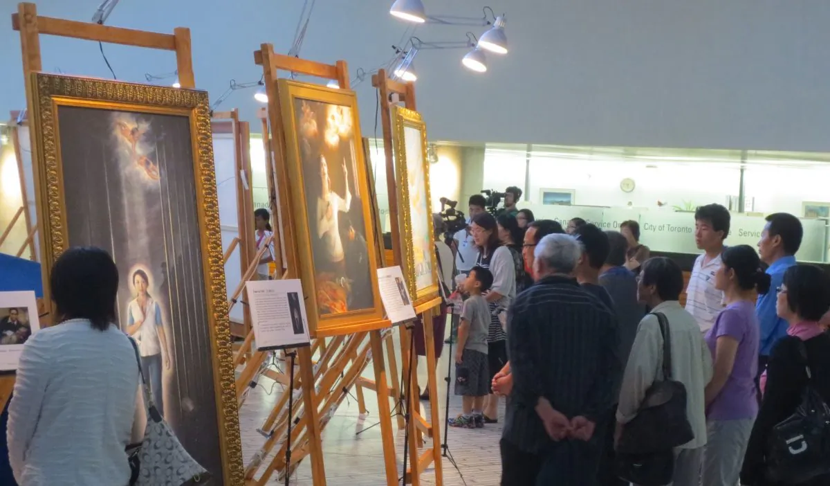 Visitors view the artwork at the opening of the Art of Zhen, Shan, Ren (Truth, Compassion, Tolerance) International Exhibition at Toronto City Hall on July 21, 2014. (Maria Matyiku/Epoch Times)