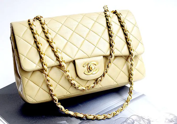 Whether fashionable or functional, the handbag – and what it contains – is intensely personal. The Chanel 2.55. (Liu Wen/Wikimedia Commons)