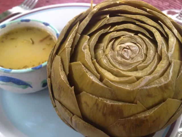 Artichokes are delicious to eat both hot and cold (photo by LivligaHome).