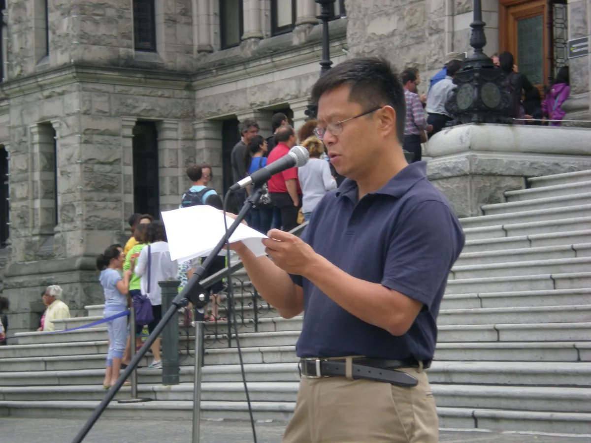Yingyi Chen, a resident of Nanaimo, B.C., speaks at a rally outside the B.C. Legislature in Victoria on July 20, 2014, to mark the 15th anniversary of the launch of the persecution against Falun Gong in China on July 20, 1999. Chen’s mother and sister were repeatedly imprisoned and tortured for practicing Falun Gong. His mother was able to come to Canada in 2008, but his sister is currently in detention in China. (Epoch Times)