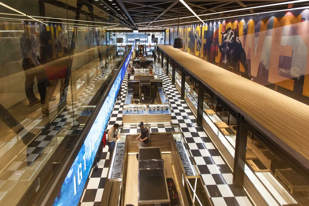 Inside the new IGT Jewelry Mall, in the Diamond District of Manhattan, New York, on July 24, 2014. (Benjamin Chasteen/Epoch Times)