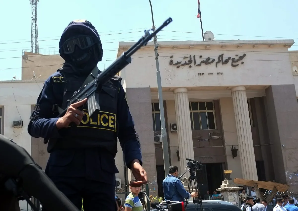 Egyptian police special forces secure the area outside a courthouse in the Cairo district of Heliopolis after a makeshift bomb that was placed under a car exploded wounding a woman, on June 25, 2014. (Khaled Desouki/AFP/Getty Images)