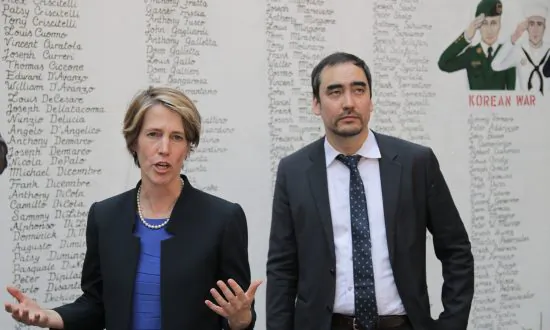 Teachout Sticks to Core Themes in Campaigning