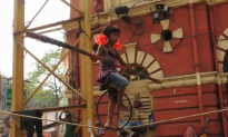 Amazing Tightrope Act by 6-Year-Old Girl (Video)