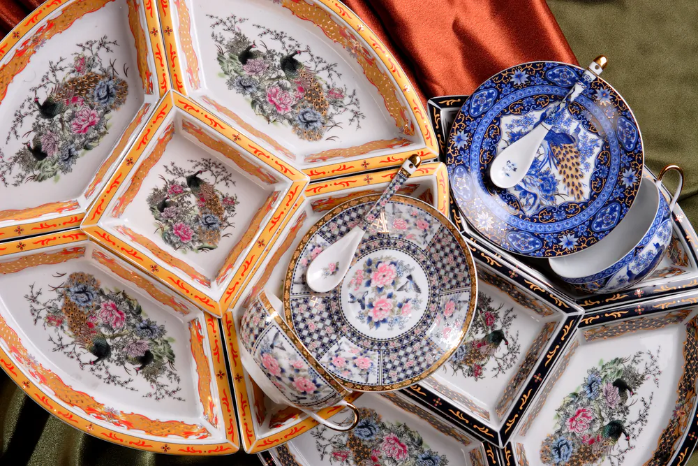 Beautiful porcelain tableware. (*Shutterstock)