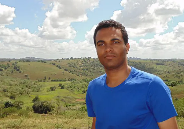 Lauro de Freitas, Bahia, Brazil: Anderson Melo Bernardino, 30, Storekeeper / Inventory Manager: Graffiti is a form of manifestation of art in public spaces and is connected directly to various movements, such as Hip Hop, which is the way to express the reality experienced by all people—disadvantaged, residing in slums, such as oppression that humanity lives, also reflects the reality of the streets. The Brazilian graffiti is recognized as one of the best in the world. Unfortunately, many people do not yet know the difference between graffiti and vandalism… Unlike vandalism, which undermines public property, causes visual pollution, and are sometimes used by gangs to mark the place of domains with features by writing on walls, buildings, monuments and public roadsides.