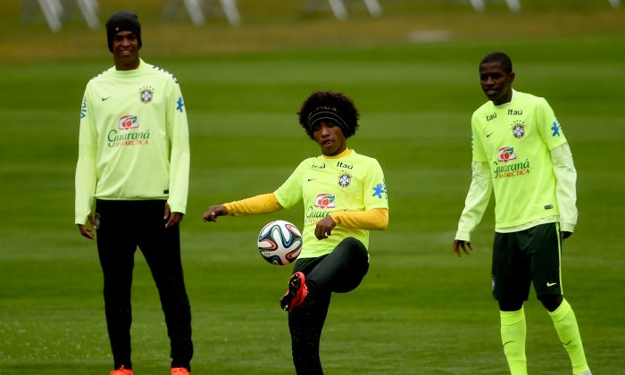 (L-R) Jo, Willian, Ramires take part in a training session of the Brazilian national football team at the squad's Granja Comary training complex, on July 11, 2014 in Teresopolis, 90 km from downtown Rio de Janeiro, Brazil. (Buda Mendes/Getty Images)